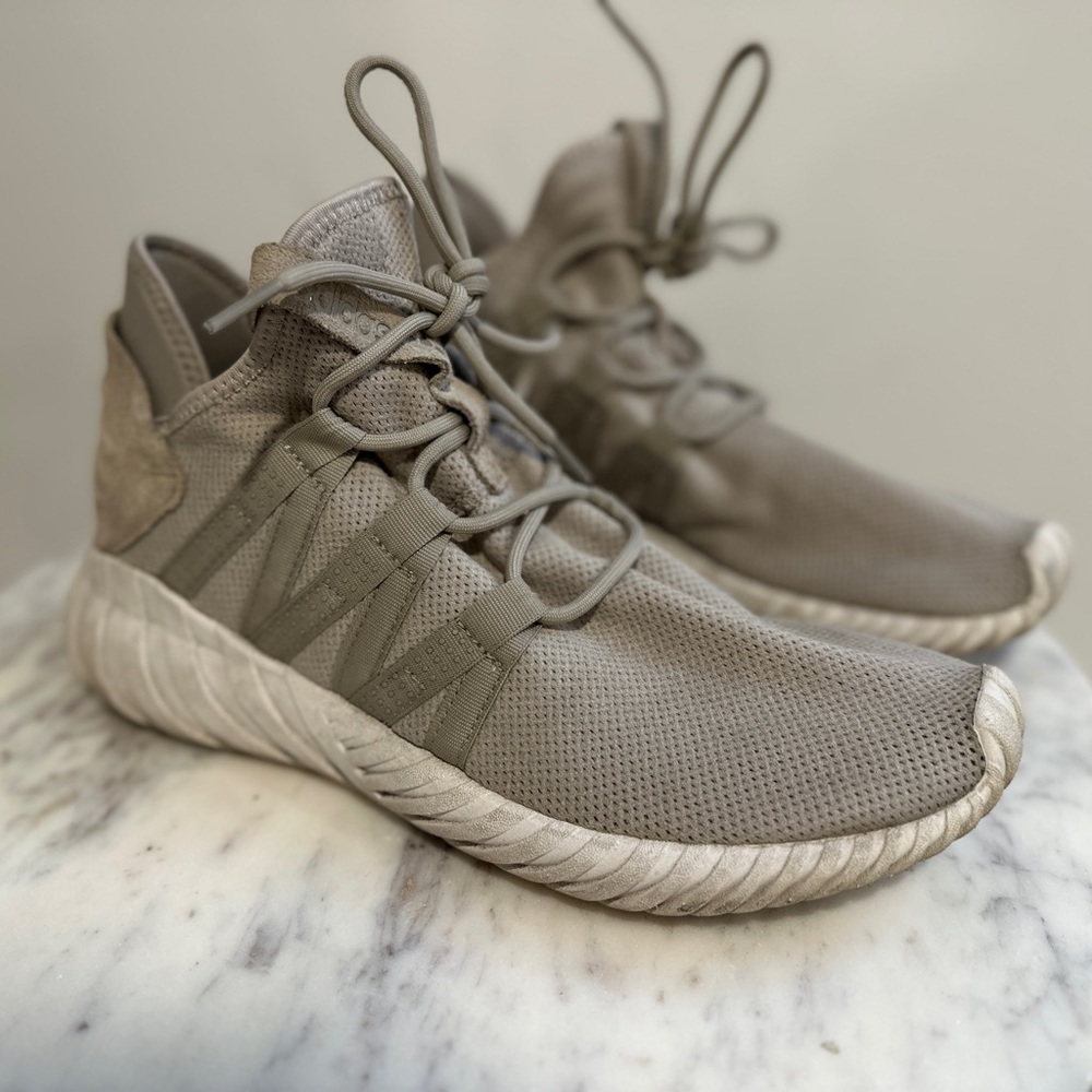 Adidas Women’s Tubular Dawn Sneakers, EUC, Size 8 (Fits a 9W)
